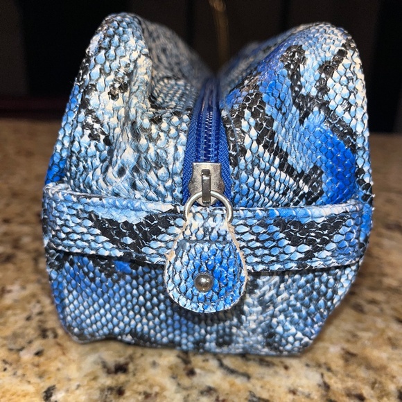 BaBylissPRO Blue Snakeskin Travel Makeup & Hair Tool Bag - Picture 1 of 8